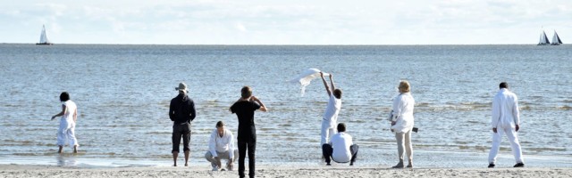 Pärnu rannas etendati absurdset, skisofreenilist ja ebaloomulikku elukeskkonda