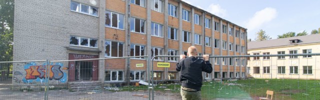Tühjaks jäänud koolimaja vallutasid laamendavad noorukid