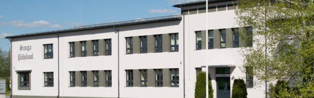 Tori vallavalitsuse poole pöördunud naine väidab, et Sauga põhikooli direktor väärkohtles teda seksuaalselt