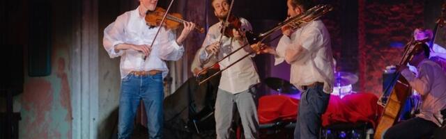 Eestis annab kontserte Berliini improviseeriv sümfooniaorkester Stegreif