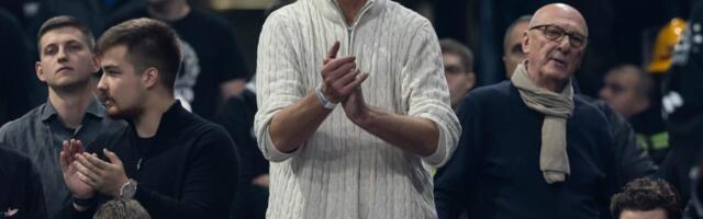 KAKVA SCENA NA DERBIJU! Obradović izašao pred Grobare, pa pao u zagrljaj Žarka Paspalja! (VIDEO)