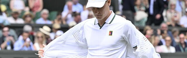 Sinner alustas Wimbledonis raske võiduga