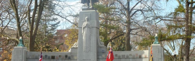 Remembrance Day Oshawa veteranide ja langenute mälestusmonumendil