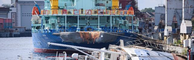 Vene mereväe uus puksiirlaev ei tulnud Peterburis kai ääres seismisega toime ja vajus vee alla