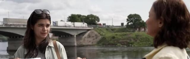 Skandaalset sõjavastast särki kandnud naine: Ütlesin isale, et lähen protestima. Ta ütles, et selliseid sõnu ei ole vaja kasutada