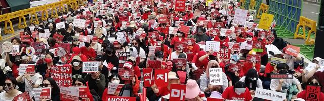 John Burn-Murdoch: kuidas on noortest naistest saanud vasakäärmuslased