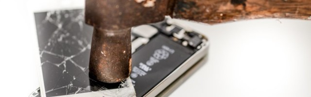 Apple palkas teise firma iPhone'e lõhkuma, too hakkas neid hoopis salaja edasi müüma