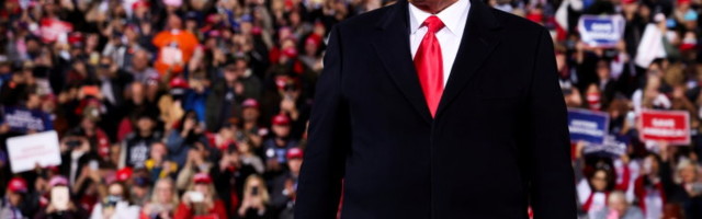 Trump kihutuskoosolekul: mina olen tegelik presidendivalimiste võitja, mitte petis Biden