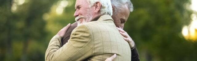 Uuring: Üksildaste inimeste varasema surma risk on lähedastega suhtlejatest suurem