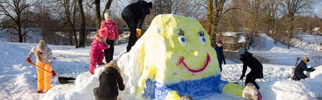 Lumelinna ehitus tõi koduvangistusele vaheldust