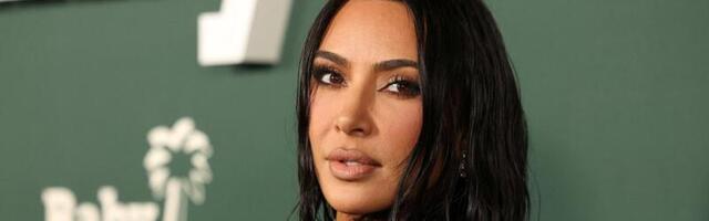 FOTO | „Kaks pöialt paremal käel?“ Kim Kardashian jäi fännidele haleda pildituunimisega vahele 