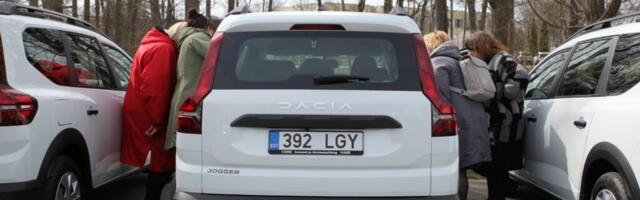 GALERII | Koduhooldajad vuravad saarel uute autodega