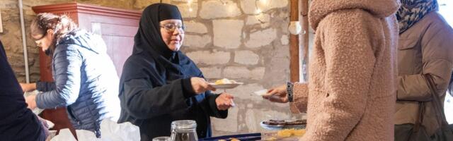 FOTOD | Nunnad avasid Saaremaal Reomäe kloostris jõulukohviku