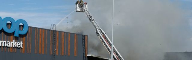 VIDEO ja FOTOD | Lasnamäel Vesse kaubakeskuses puhkes põleng, Bauhofi ja Coopi kauplused evakueeriti. Tuli saadi kontrolli alla kolme tunniga