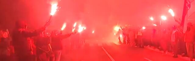 Grupa novopazarskih studenata dočekana na Trošarini: Zaputili se ka Petoj beogradskoj gimnaziji da podrže srednjoškolce