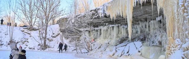 FOTOD | Külmunud Jägala juga pakub erakordset silmailu