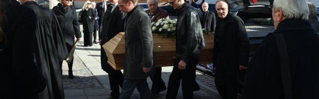 OTSEFOTOD | Missinduse suurkuju Valeri Kirss saadetakse Toomkirikus viimsele teele