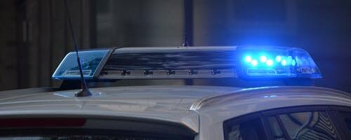 Mees kippus endise elukaaslase juurde