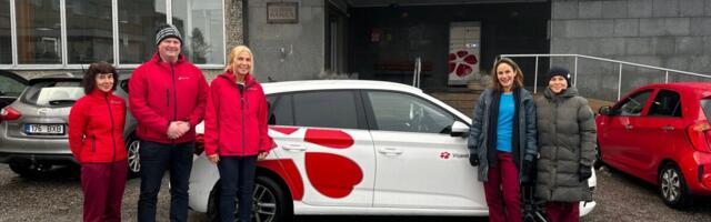 Viljandi haigla spetsialistid saavad nüüd koduteenuseid osutama sõita uue autoga