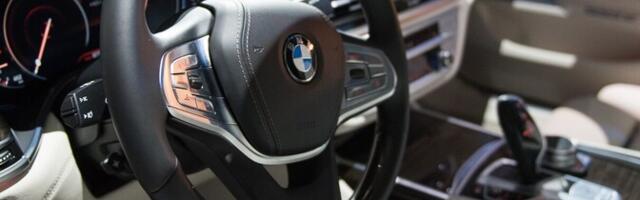 На шоссе Таллинн-Нарва автомобиль врезался в дорожный знак: двухлетний ребенок попал в больницу