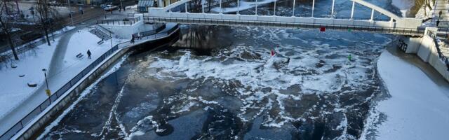 DROONIFOTOD | Emajõgi püüab oma sängist väljuda
