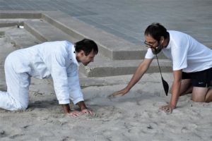 Läbi raskuste absurdi poole