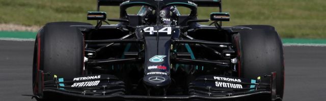 Briti GPst tõotab tulla Mercedese järjekordne triumf, Magnusseni ja Kvyati väljasõidud tõid rajale turvaauto