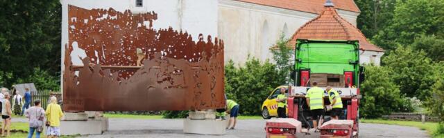 KOHAL | Vabadussõja mälestusmärgi silindrist kunstiteos jõudis Hiiumaale