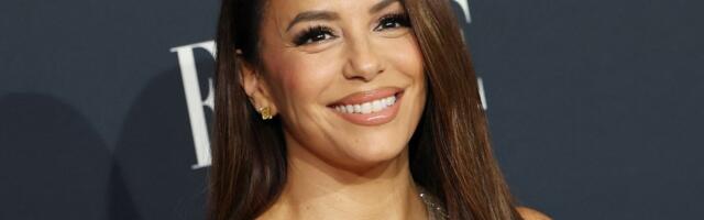KLÕPS | Eva Longoria saabus Cannes’i punase vaiba üritusele kurve kallistavas kleidis
