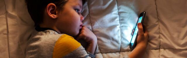 Uuring: ekraaniaeg röövib väikelapselt päevas keskmiselt 1000 kuuldud sõna
