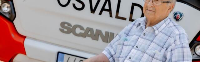 100aastane bussijuht Osvald sai Tartu esimese omanimelise bussi
