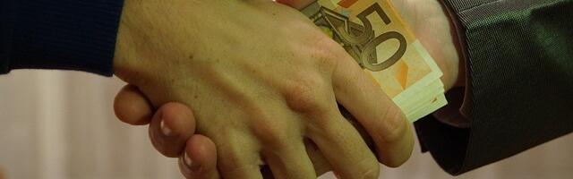 Otsitakse tööd riigiametis, kuna seal saab valetada ja varastada