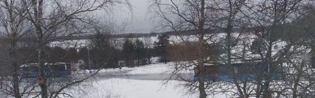 Kuremäel libisesid hommikul kaks bussi järjest teelt välja
