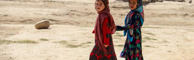 Afgaani naine müüs oma tütred ja neeru, et peret toita