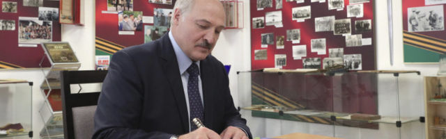 Lukašenka lubab valimisprogrammis keskmise palga viie aastaga kahekordistada