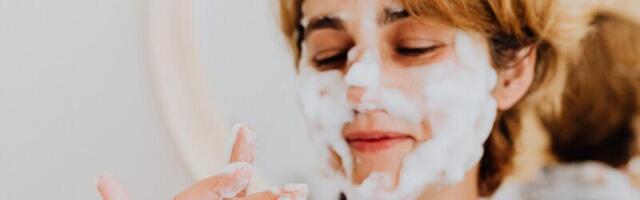 Kuiva naha suvise näohoolduse päästerõngad: termaalvesi ja boosterʼid