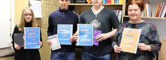 TUNNUSTUS | Hiiumaa Gümnaasiumi õpilasi tunnustati üleriigilisel luulevõistlusel