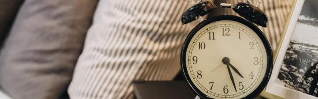 Kuidas pärast puhkust hommikuti kergemini ärgata? Unenõustaja jagab kolm head nippi