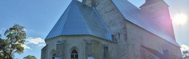 Kullamaa kiriku katusest uuenes järgmine osa