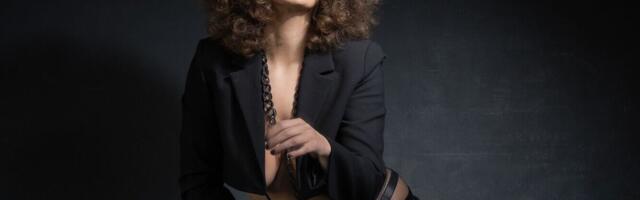 Laura Pritsi tabas esinedes tõeline äpardus: nööp lendas eest ja seelik kukkus alla!