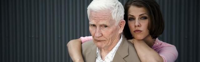 EKSKALLIMA KÄTTEMAKS TIPPJUHILE: naisest tehtud pornosait saadeti tuhandetele kolleegidele