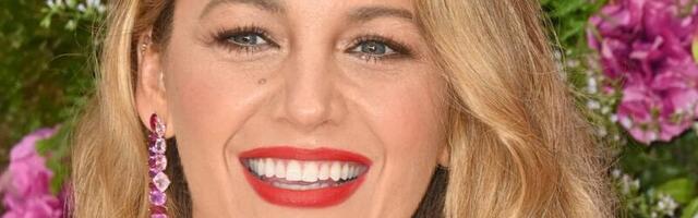 KUUMAD KLÕPSUD | Milleks see rinnahoidja. Blake Lively näitas moeüritusel, kuidas pluus stiilselt välja kanda
