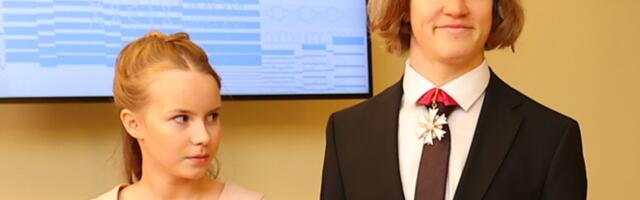 FOTOD | Henry Sildaru saabus presidendi vastuvõtule kasuõega