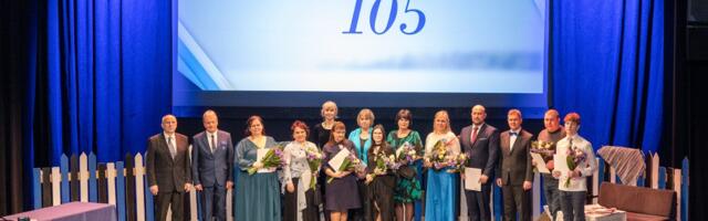 Võru vald jagas Eesti Vabariigi 105. aastapäeva kontsert-aktusel vallakodanikele tunnustusi