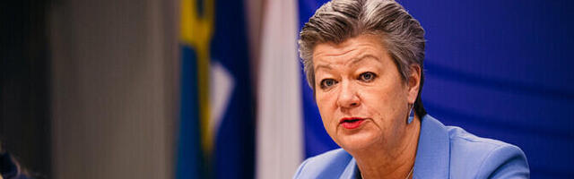 Еврокомиссар: ЕС может дополнительно ужесточить визовые требования к россиянам