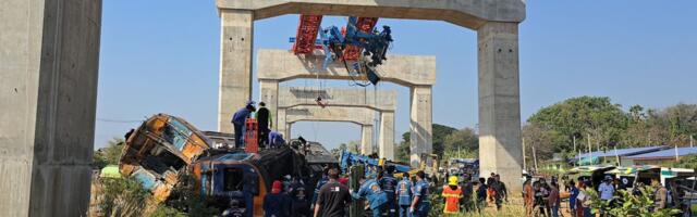 Tais kukkus ehituskraana reisirongile, mistõttu hukkus 22 inimest