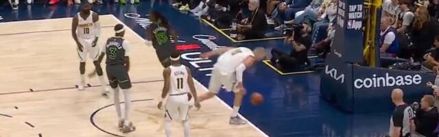 Sramno: Jokića gurnuli sa leđa, on otišao u publiku! Eron Gordon odmah hteo da se tuče sa drugim Amerom