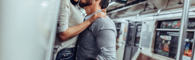"Ei mingit häbi. Ei mingit katset seda vaikselt teha. Amelevad valjuhäälselt ja uhkelt rongi tualetis."