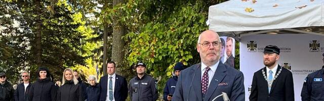 President Karis kadettidele: politseinik võid sa olla, aga inimene pead sa olema