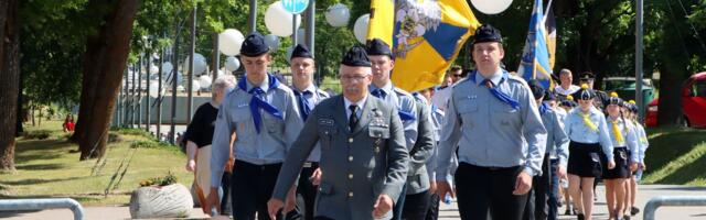 VIDEO ja PILDIGALERII ⟩ Maakaitsepäeval osalejad sammusid läbi Jõhvi